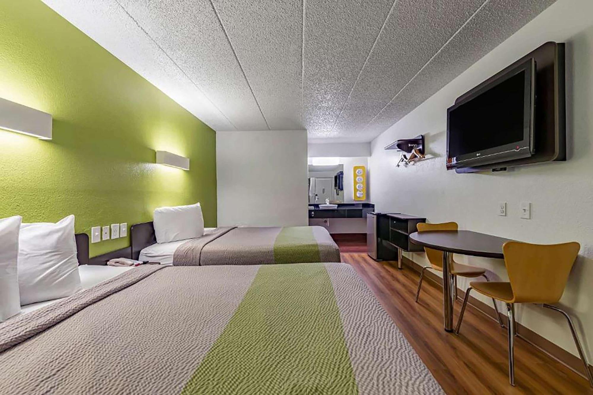 Days Inn By Wyndham Cincinnati I-71 Silverton エクステリア 写真