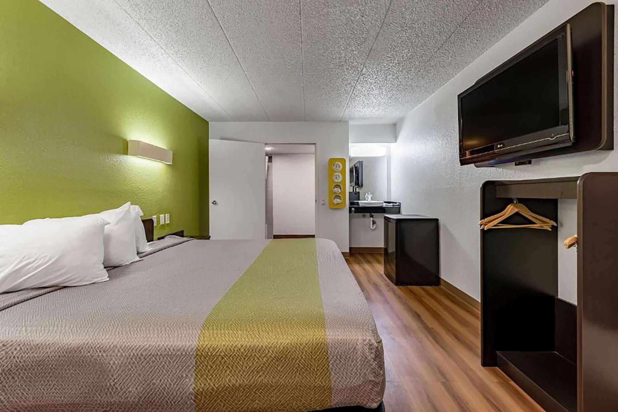 Days Inn By Wyndham Cincinnati I-71 Silverton エクステリア 写真