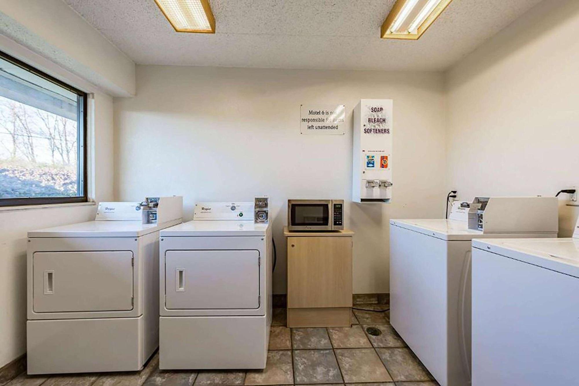 Days Inn By Wyndham Cincinnati I-71 Silverton エクステリア 写真