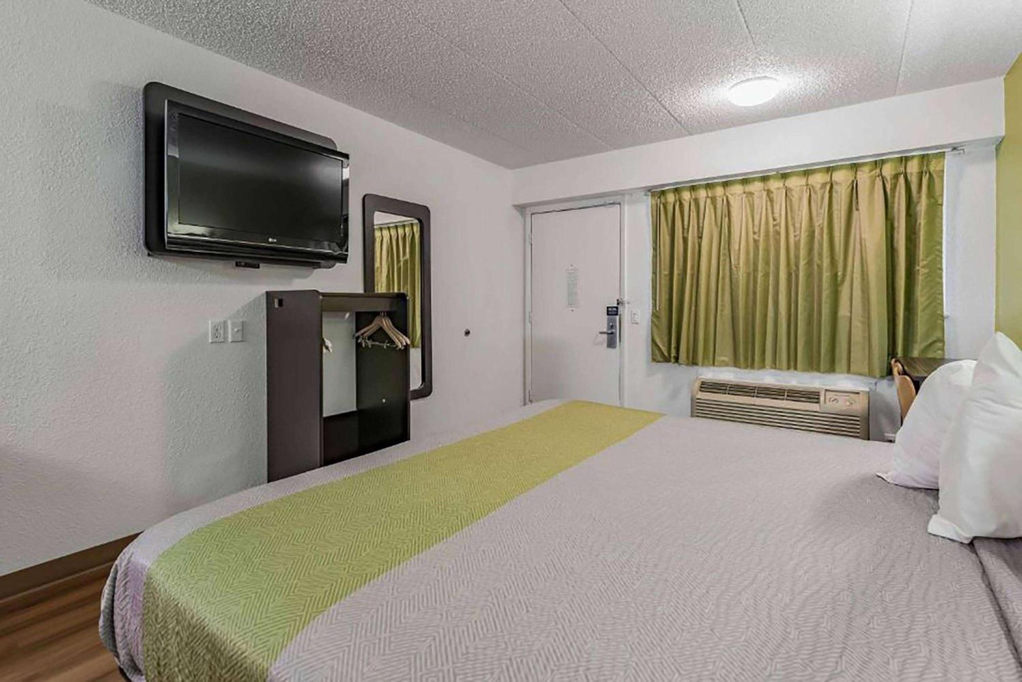 Days Inn By Wyndham Cincinnati I-71 Silverton エクステリア 写真