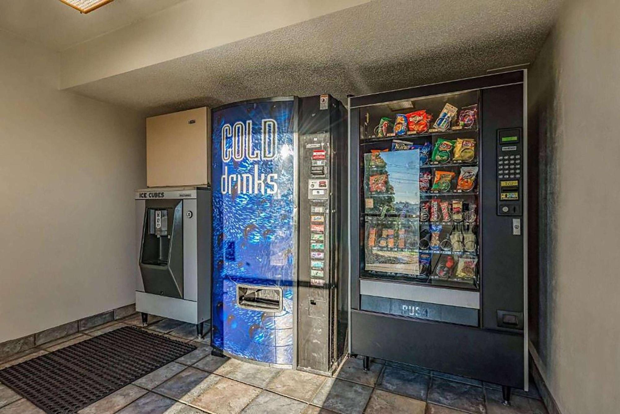Days Inn By Wyndham Cincinnati I-71 Silverton エクステリア 写真