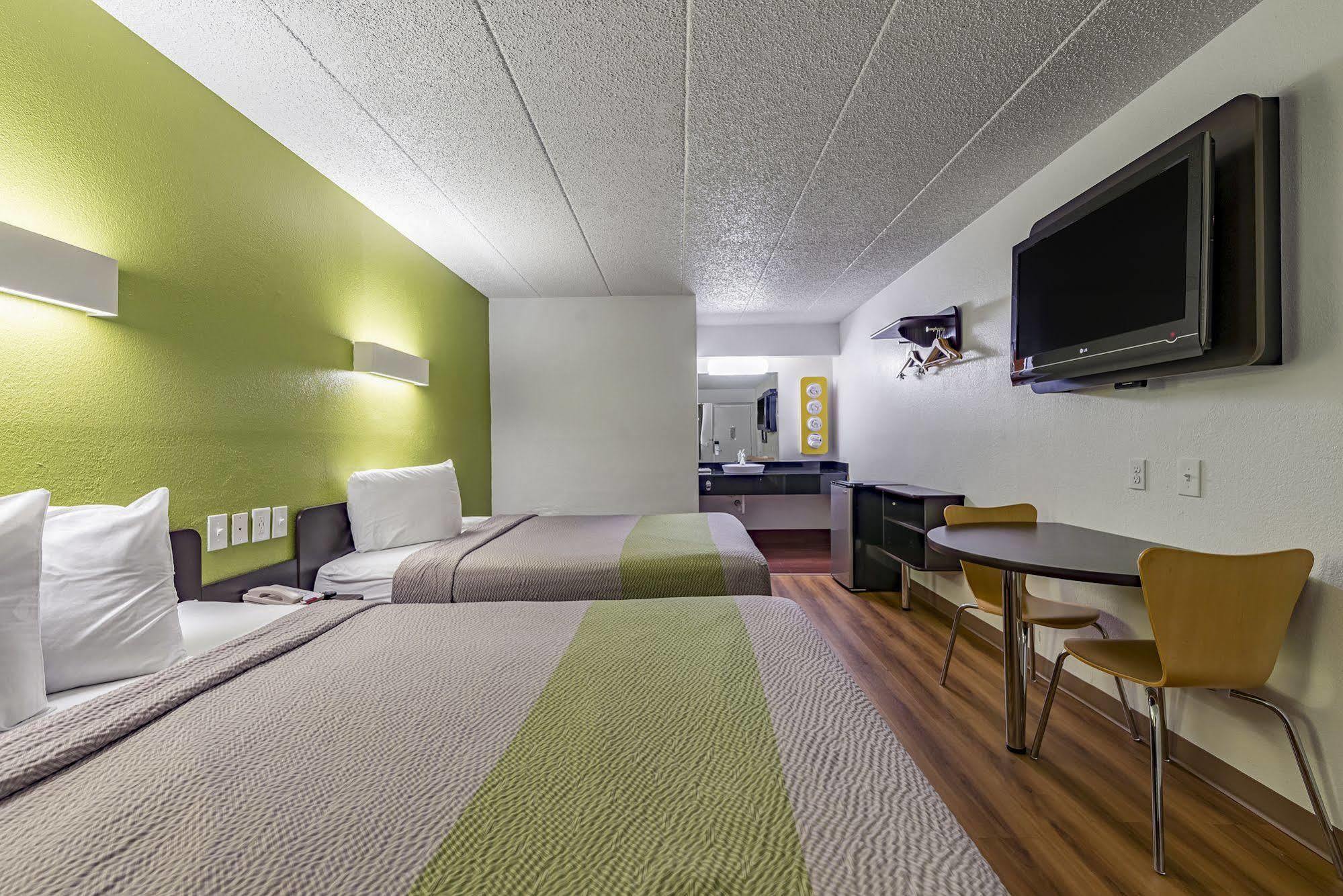 Days Inn By Wyndham Cincinnati I-71 Silverton エクステリア 写真