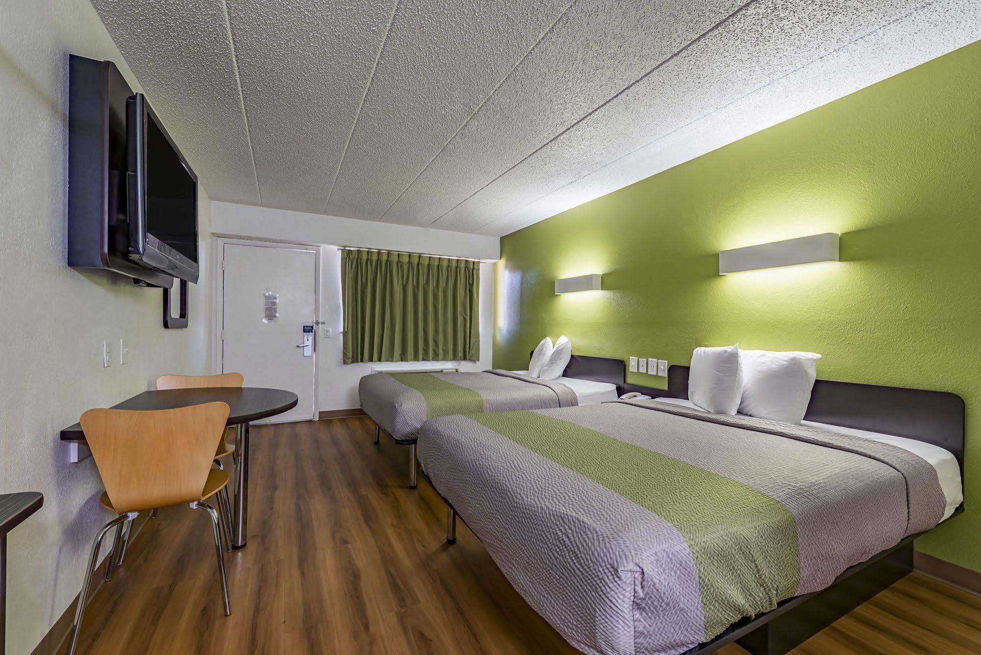 Days Inn By Wyndham Cincinnati I-71 Silverton エクステリア 写真